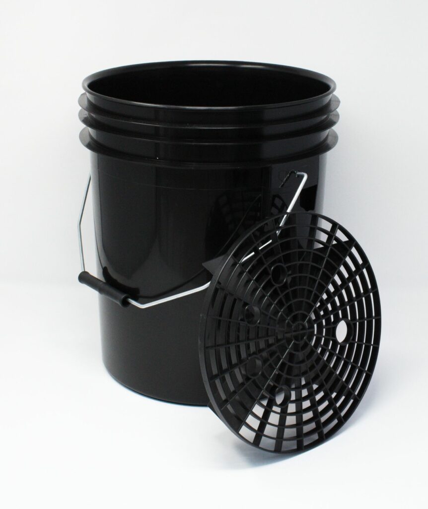 16L Heavy Duty Black Car Wash bucket with Grit Shield