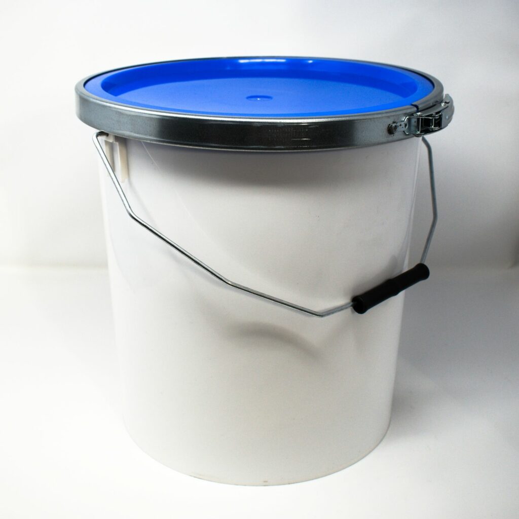 16L White Banded Container With Lid